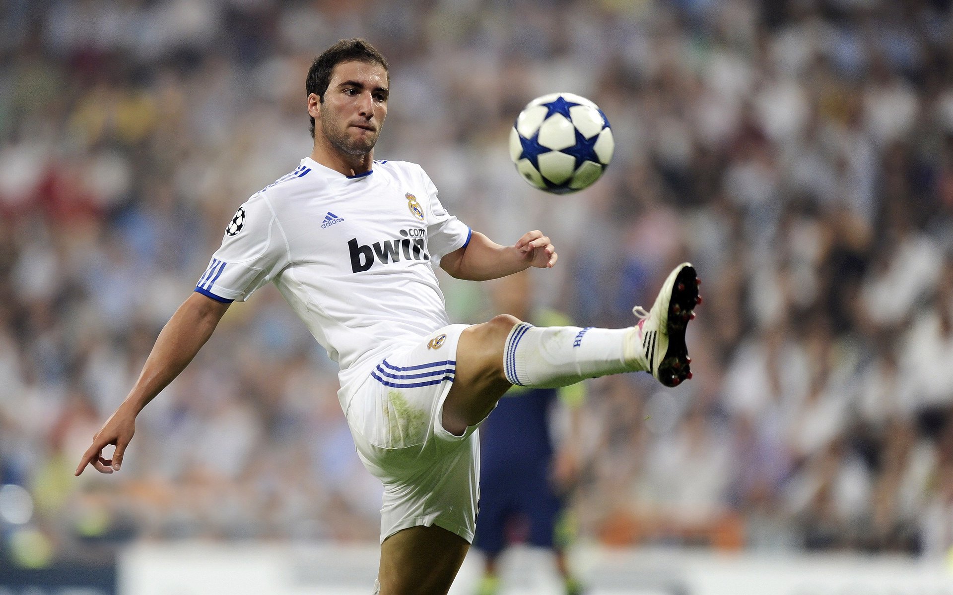 王曼昱复出首秀出彩，金州勇士主场惊险尤文图斯，豪取4连胜