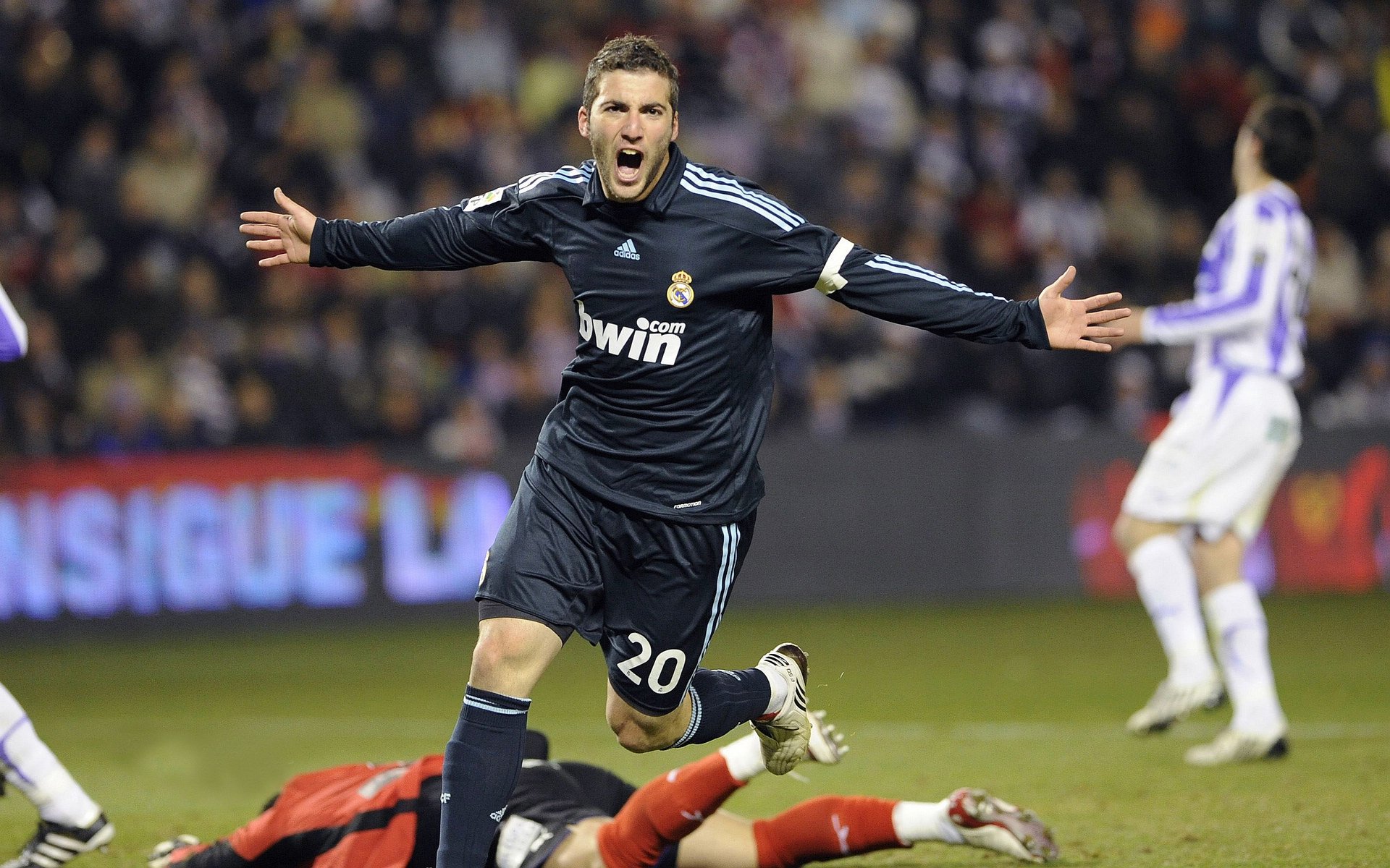 英超战况:尤文图斯防线稳固,波士顿凯尔特人进攻受阻,武大靖成最佳